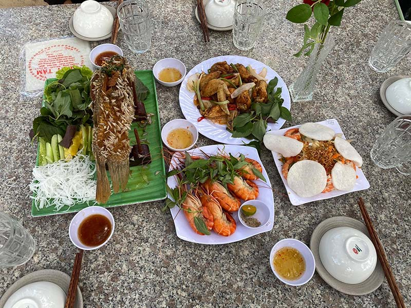 Ẩm thực Làng Bè hấp dẫn thực khách