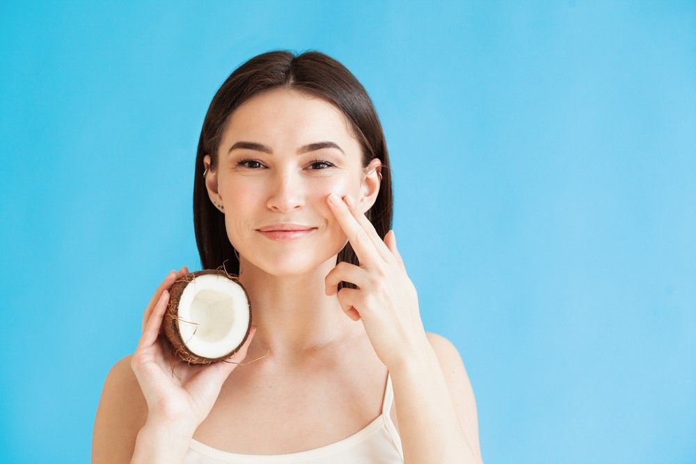 Dầu dừa được dùng để chăm sóc da khô